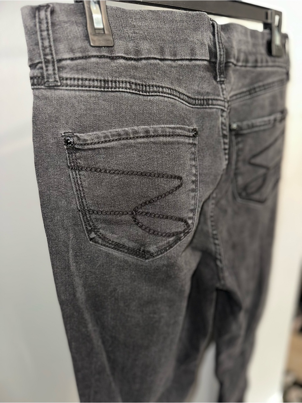 Seven7 Women’s tummy control high rise Jeans in Washed black